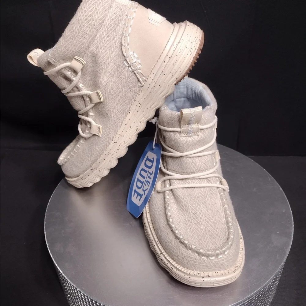 Dude Stylish Cream Kids Shoes size 6w brand new w tags